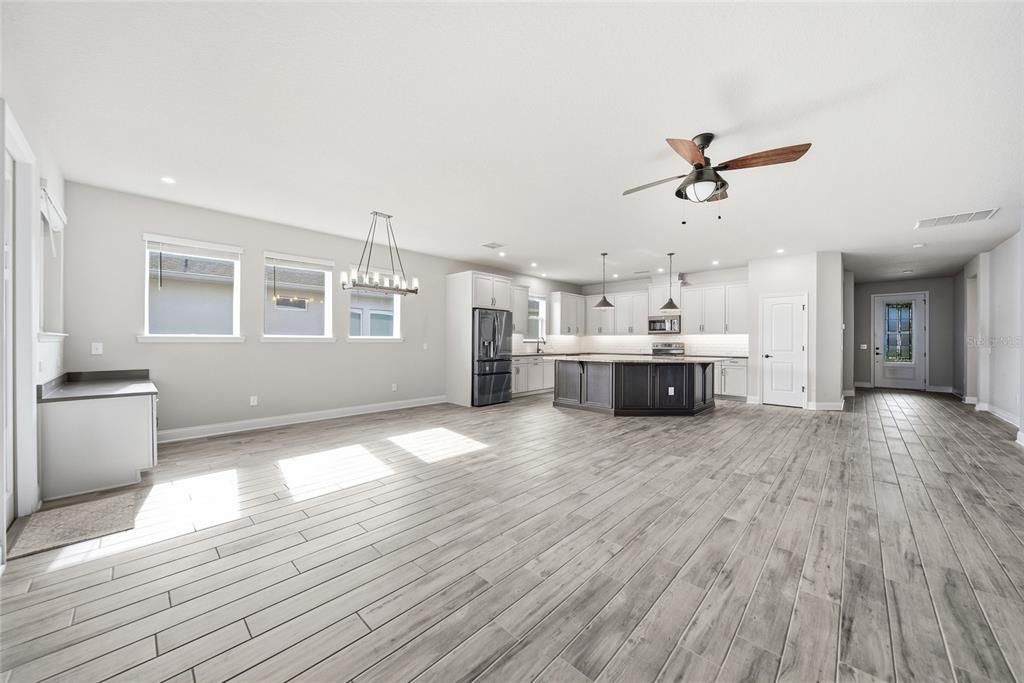 Activo con contrato: $475,000 (4 camas, 2 baños, 2050 Pies cuadrados)