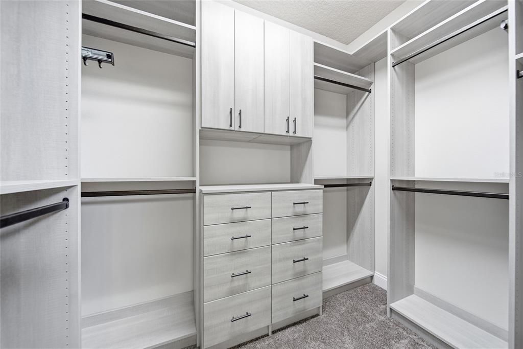 Activo con contrato: $475,000 (4 camas, 2 baños, 2050 Pies cuadrados)