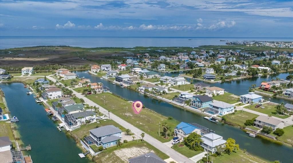 На продажу: $71,500 (0.17 acres)