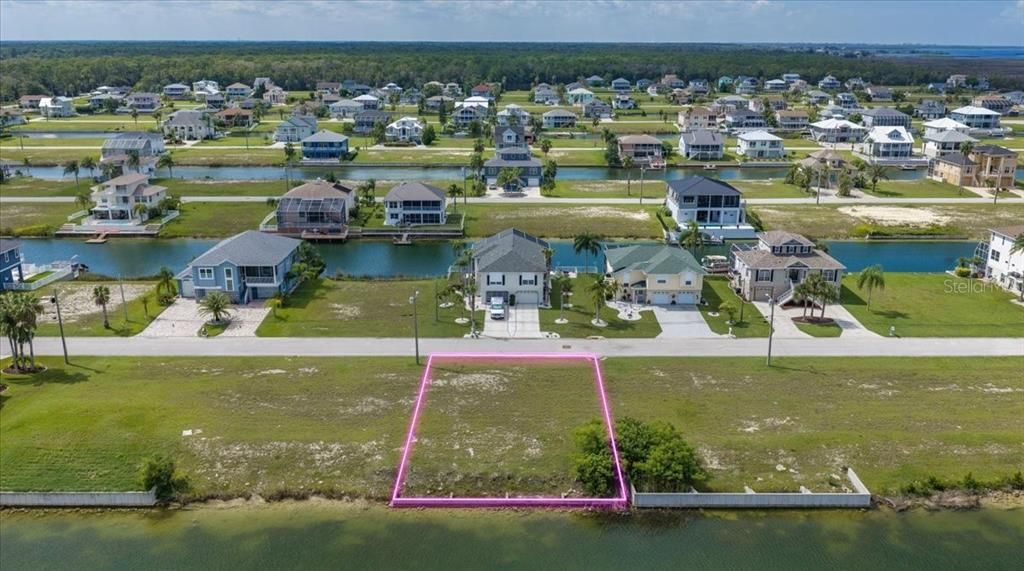 На продажу: $71,500 (0.17 acres)