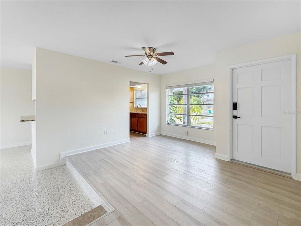 En Venta: $389,900 (2 camas, 2 baños, 1154 Pies cuadrados)