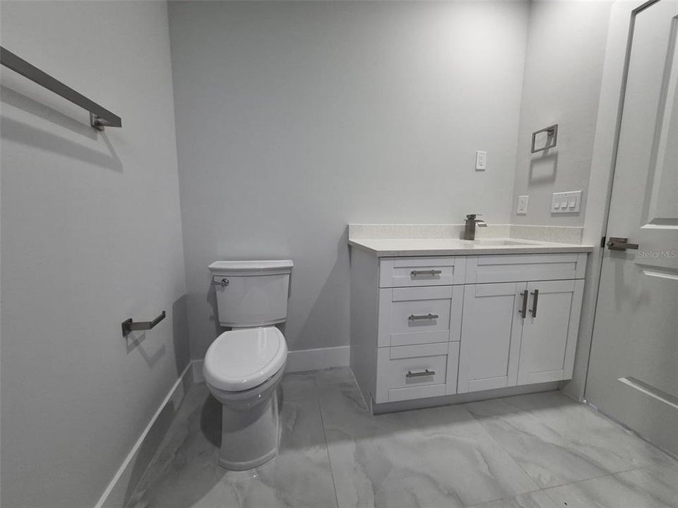 For Rent: $1,900 (3 beds, 2 baths, 1094 Square Feet)