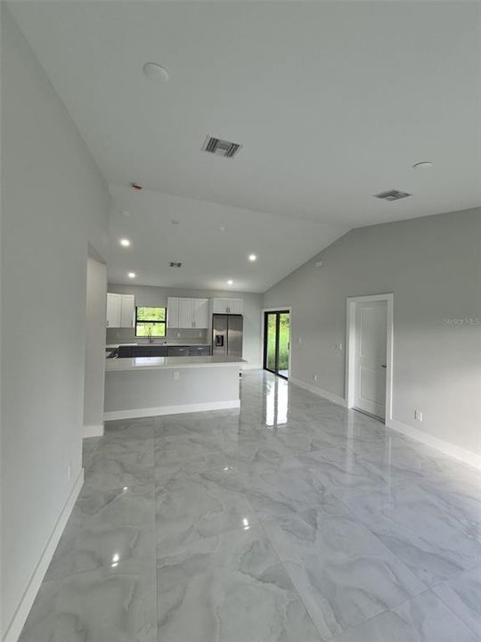 For Rent: $1,900 (3 beds, 2 baths, 1094 Square Feet)
