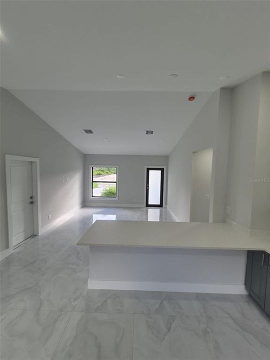 For Rent: $1,900 (3 beds, 2 baths, 1094 Square Feet)