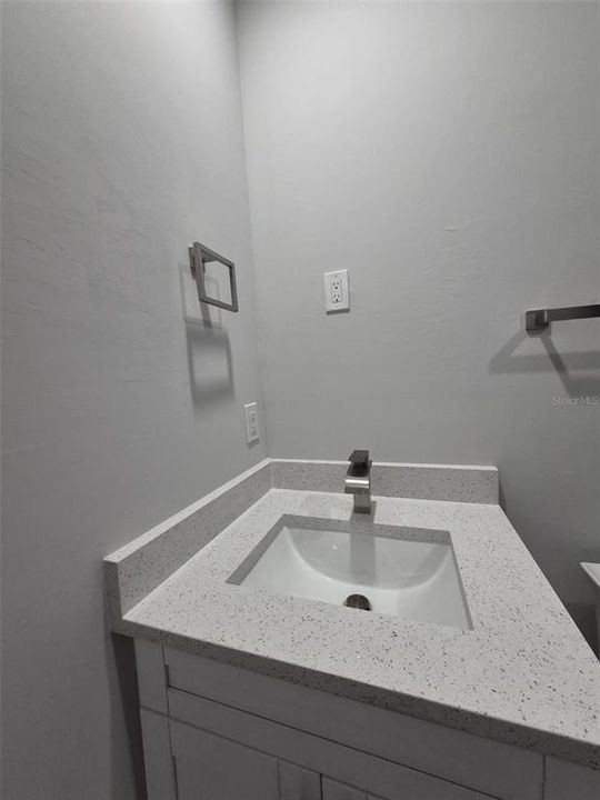 For Rent: $1,900 (3 beds, 2 baths, 1094 Square Feet)