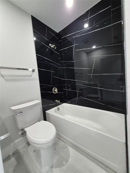 For Rent: $1,900 (3 beds, 2 baths, 1094 Square Feet)