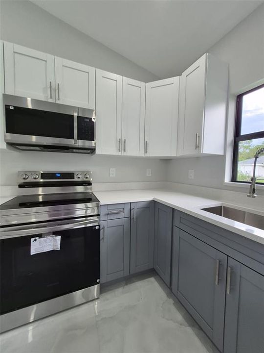 For Rent: $1,900 (3 beds, 2 baths, 1094 Square Feet)
