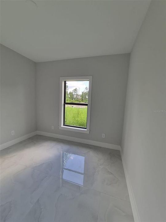 For Rent: $1,900 (3 beds, 2 baths, 1094 Square Feet)
