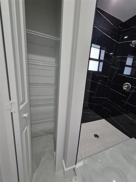For Rent: $1,900 (3 beds, 2 baths, 1094 Square Feet)