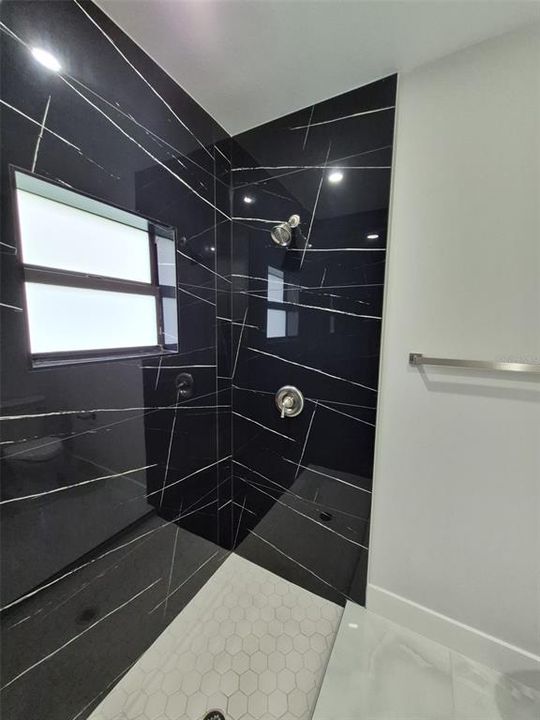 For Rent: $1,900 (3 beds, 2 baths, 1094 Square Feet)