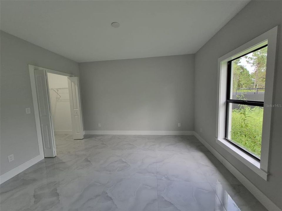 For Rent: $1,900 (3 beds, 2 baths, 1094 Square Feet)