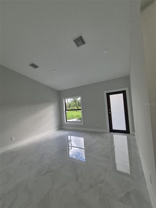 For Rent: $1,900 (3 beds, 2 baths, 1094 Square Feet)