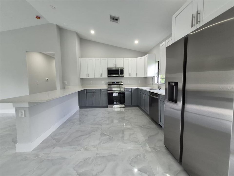 For Rent: $1,900 (3 beds, 2 baths, 1094 Square Feet)