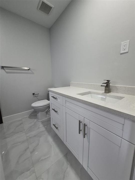 For Rent: $1,900 (3 beds, 2 baths, 1094 Square Feet)