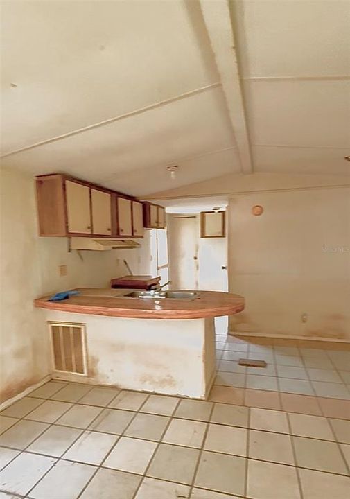 For Sale: $104,900 (2 beds, 1 baths, 968 Square Feet)