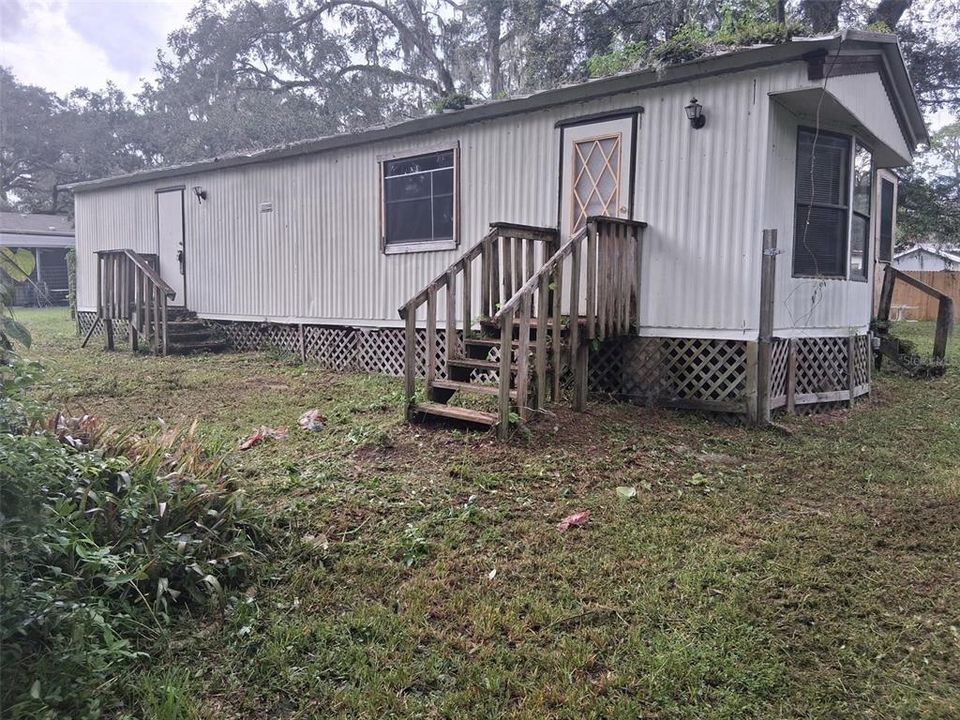 For Sale: $104,900 (2 beds, 1 baths, 968 Square Feet)