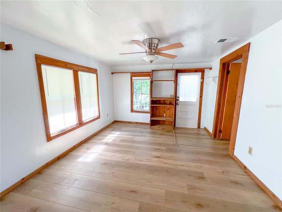 For Rent: $1,525 (3 beds, 1 baths, 1032 Square Feet)