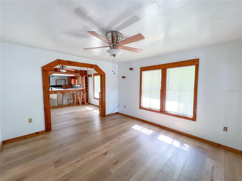 For Rent: $1,525 (3 beds, 1 baths, 1032 Square Feet)