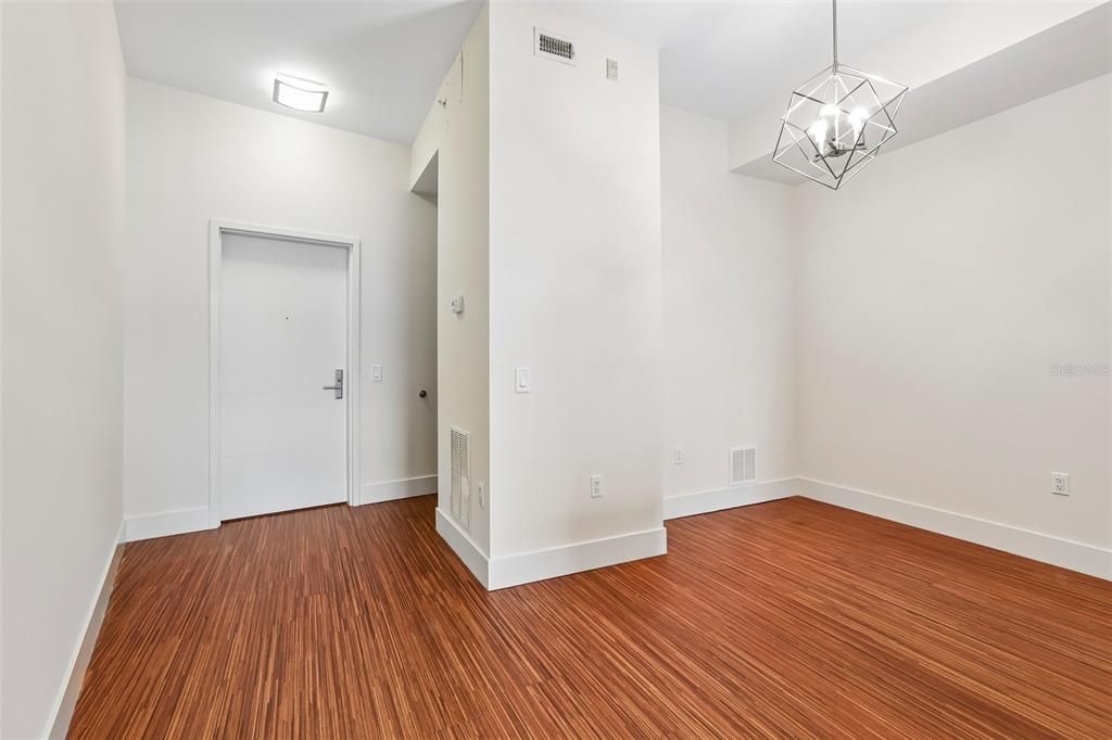 В аренду: $2,500 (1 спален, 1 ванн, 934 Квадратных фут)