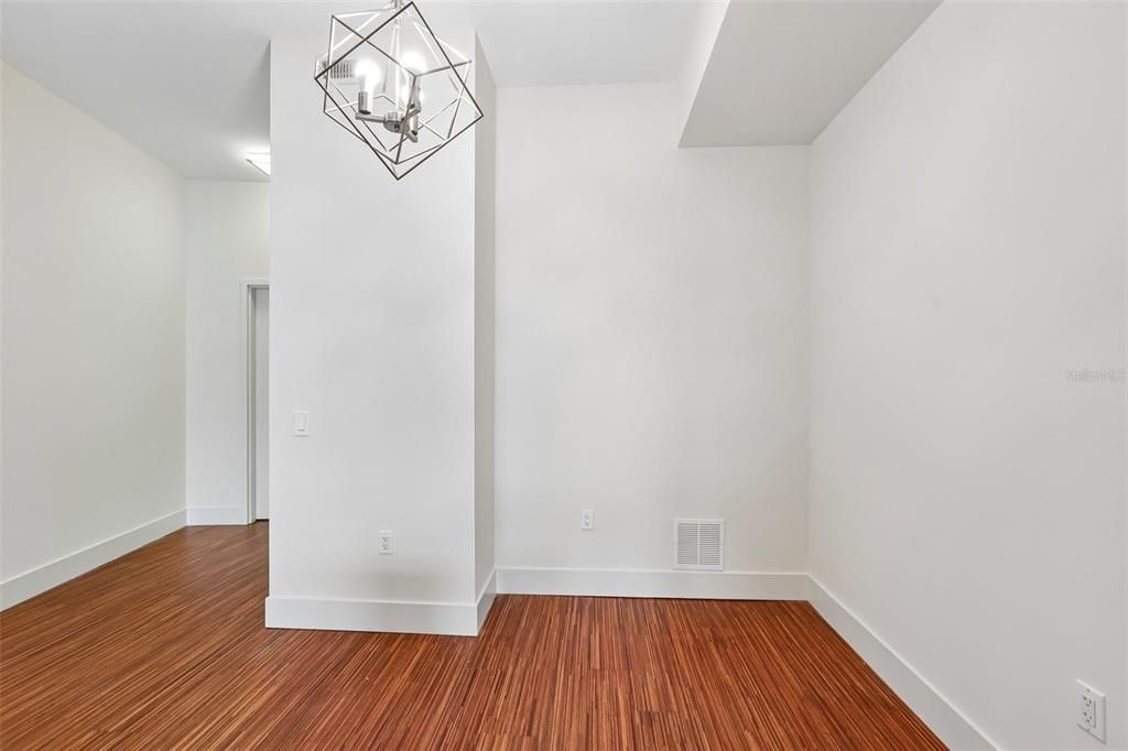 В аренду: $2,500 (1 спален, 1 ванн, 934 Квадратных фут)
