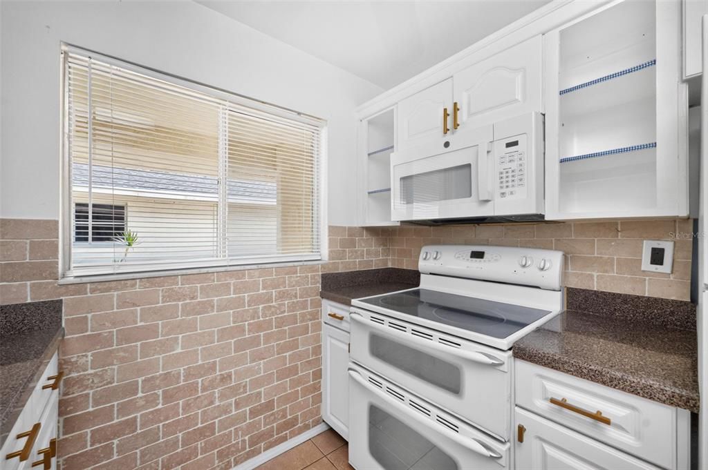 En Venta: $145,000 (2 camas, 2 baños, 828 Pies cuadrados)