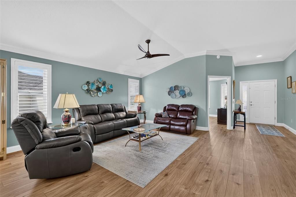 For Sale: $399,000 (3 beds, 2 baths, 1564 Square Feet)