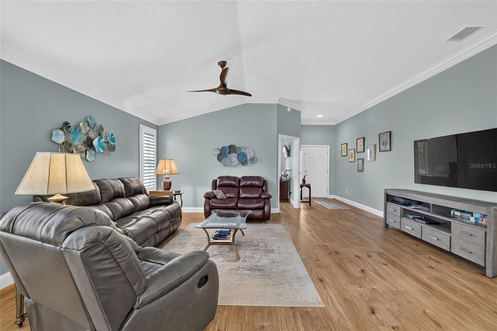 For Sale: $399,000 (3 beds, 2 baths, 1564 Square Feet)