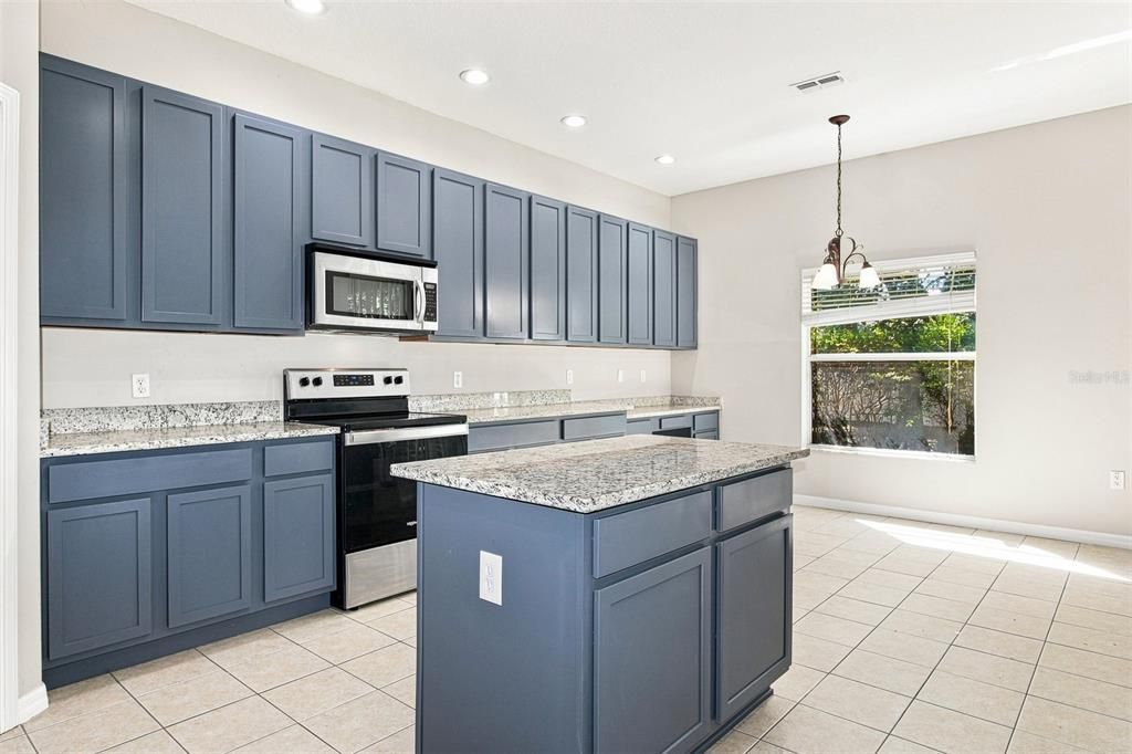 For Sale: $385,000 (6 beds, 3 baths, 2962 Square Feet)