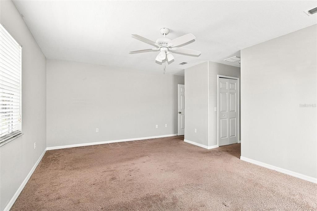 For Sale: $385,000 (6 beds, 3 baths, 2962 Square Feet)