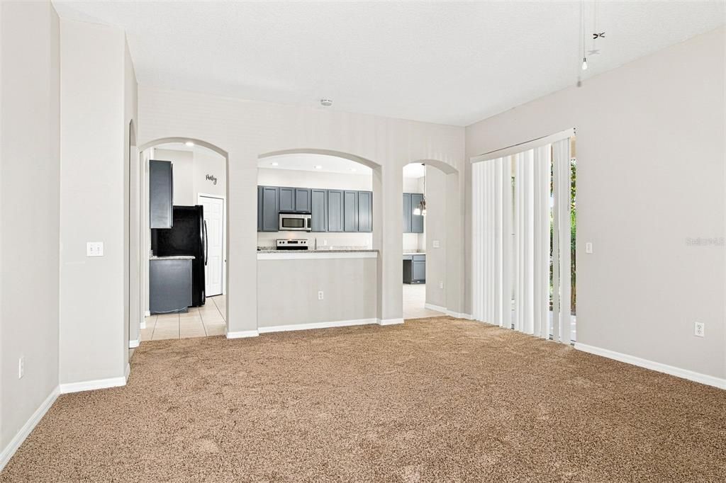For Sale: $385,000 (6 beds, 3 baths, 2962 Square Feet)