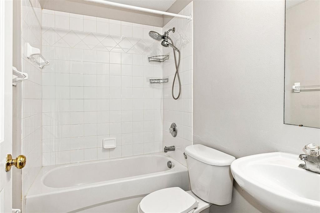 For Sale: $385,000 (6 beds, 3 baths, 2962 Square Feet)