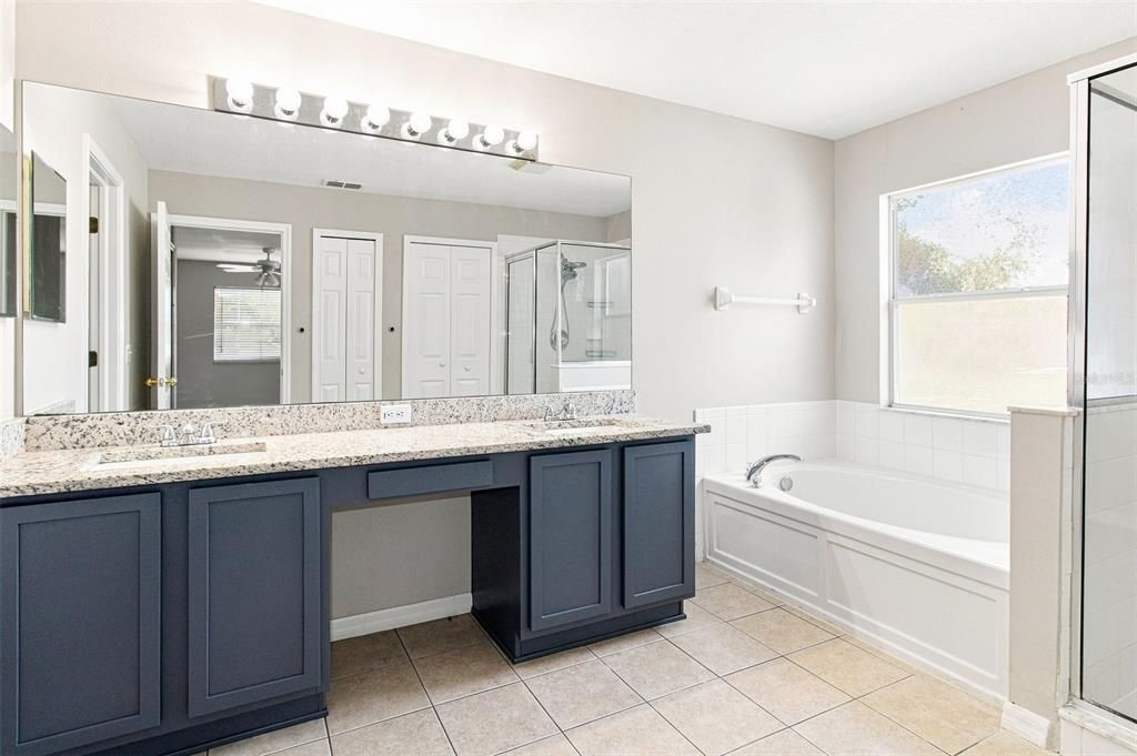 For Sale: $385,000 (6 beds, 3 baths, 2962 Square Feet)