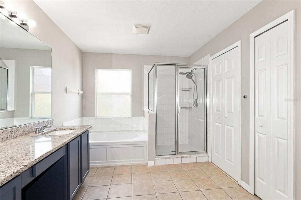For Sale: $385,000 (6 beds, 3 baths, 2962 Square Feet)