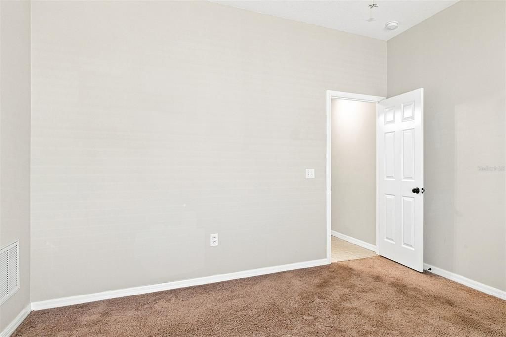 For Sale: $385,000 (6 beds, 3 baths, 2962 Square Feet)