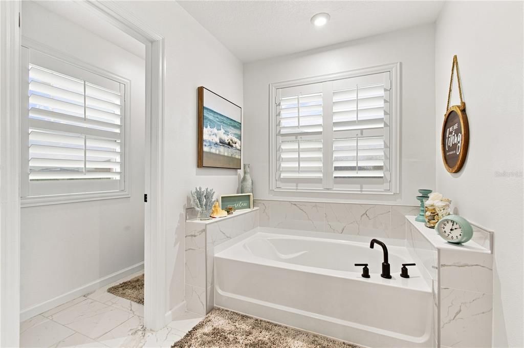 For Sale: $839,000 (4 beds, 2 baths, 2914 Square Feet)
