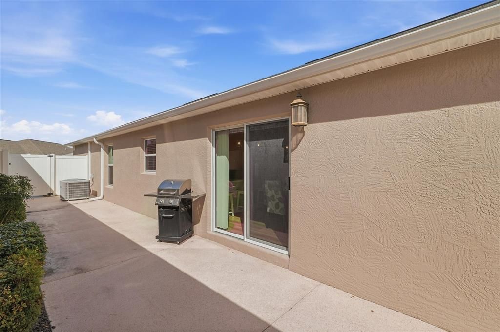 Active With Contract: $409,900 (3 beds, 2 baths, 1446 Square Feet)