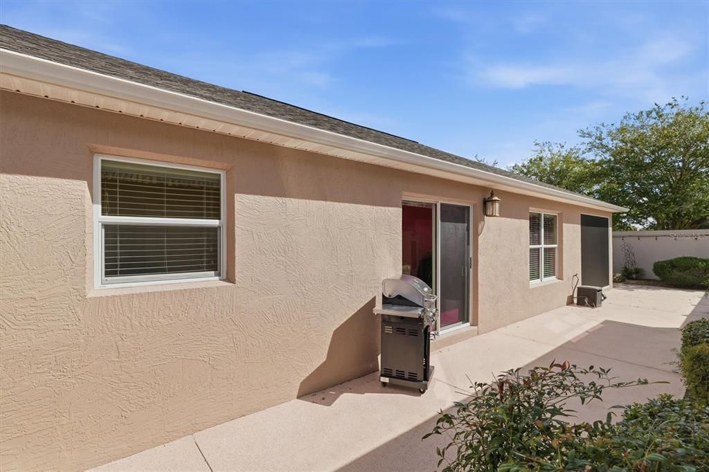 Active With Contract: $409,900 (3 beds, 2 baths, 1446 Square Feet)