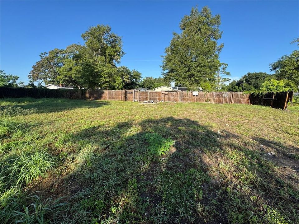待售: $149,900 (0.35 acres)