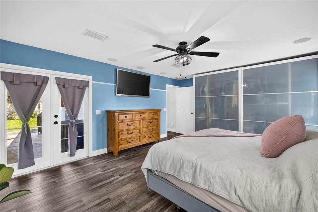 For Sale: $380,000 (3 beds, 2 baths, 1363 Square Feet)