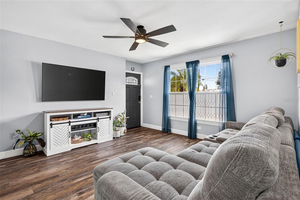 For Sale: $380,000 (3 beds, 2 baths, 1363 Square Feet)