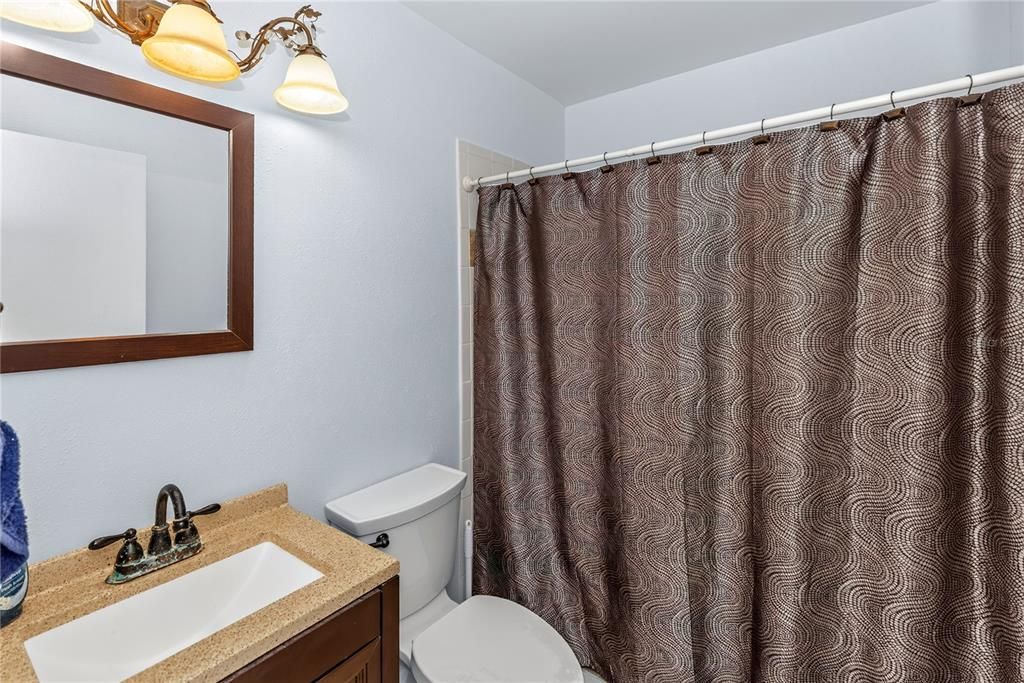 На продажу: $195,000 (2 спален, 1 ванн, 812 Квадратных фут)