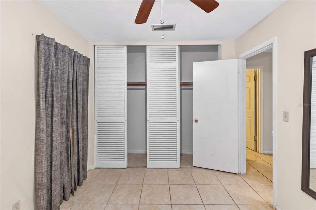 На продажу: $195,000 (2 спален, 1 ванн, 812 Квадратных фут)
