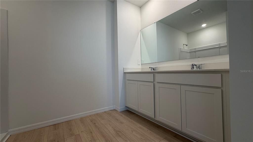 В аренду: $2,800 (5 спален, 3 ванн, 2447 Квадратных фут)