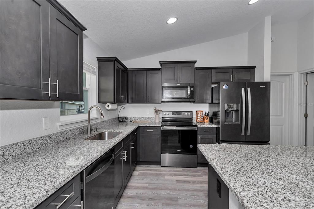 Active With Contract: $400,000 (3 beds, 2 baths, 1603 Square Feet)