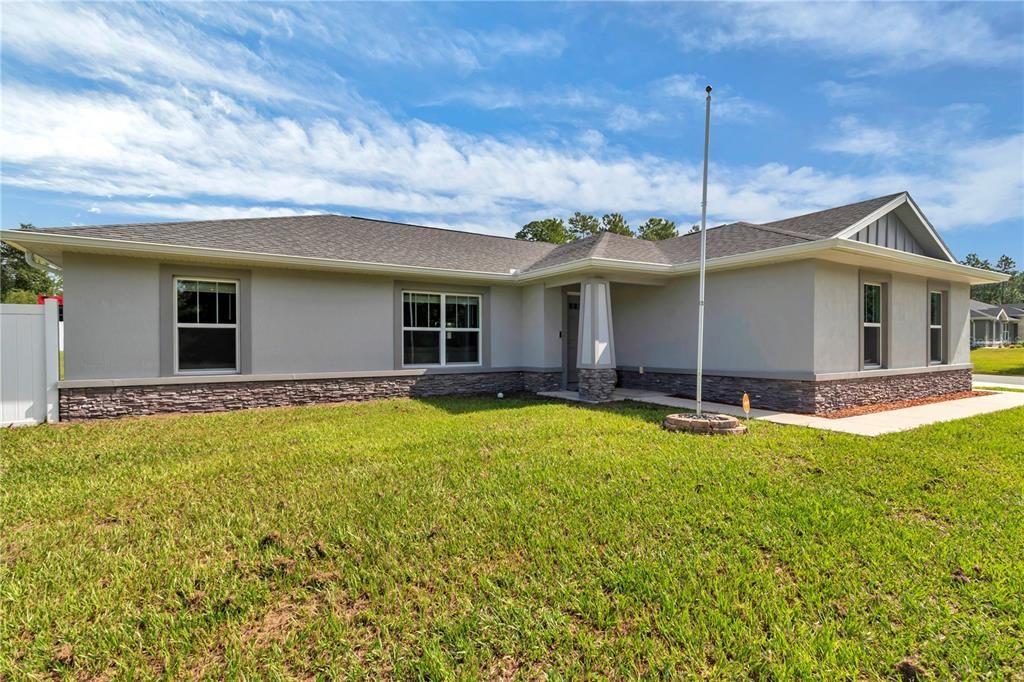 Active With Contract: $400,000 (3 beds, 2 baths, 1603 Square Feet)
