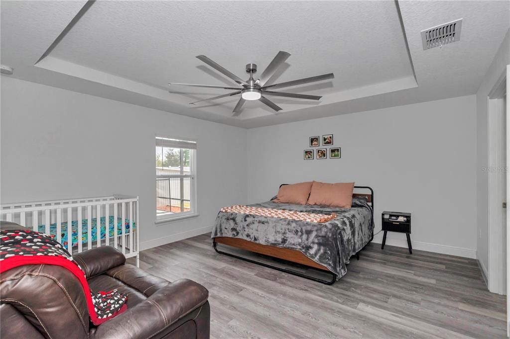 Active With Contract: $400,000 (3 beds, 2 baths, 1603 Square Feet)
