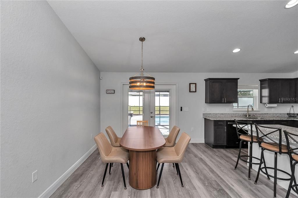 Active With Contract: $400,000 (3 beds, 2 baths, 1603 Square Feet)