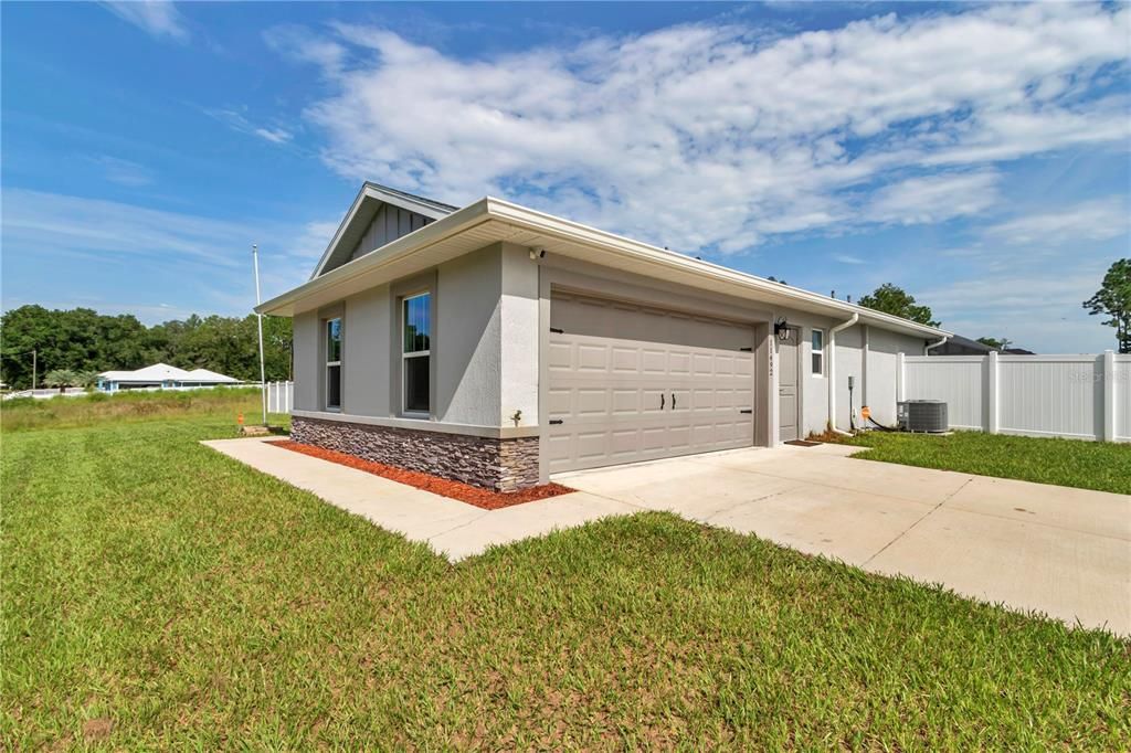 Active With Contract: $400,000 (3 beds, 2 baths, 1603 Square Feet)