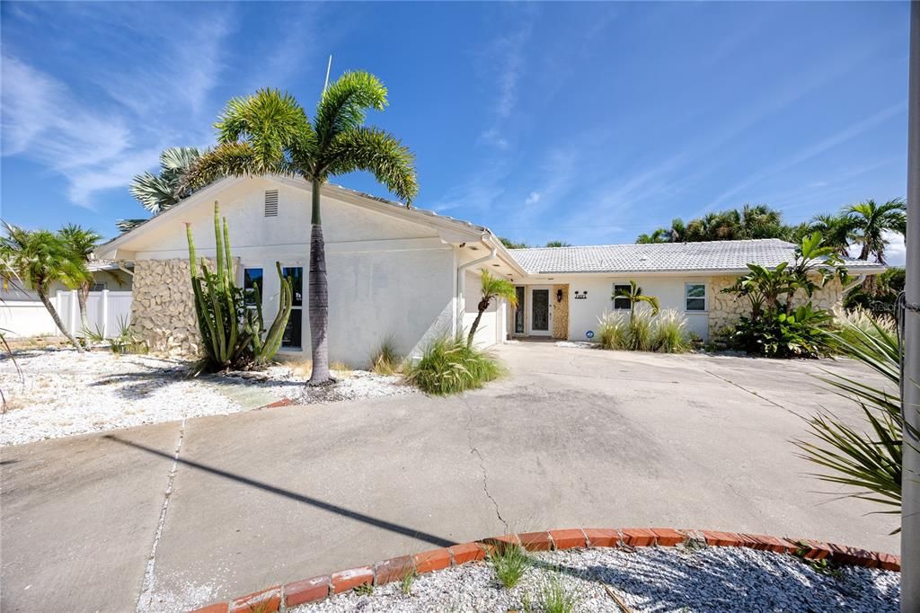 For Sale: $795,000 (3 beds, 2 baths, 1853 Square Feet)