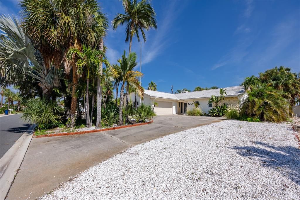 For Sale: $795,000 (3 beds, 2 baths, 1853 Square Feet)